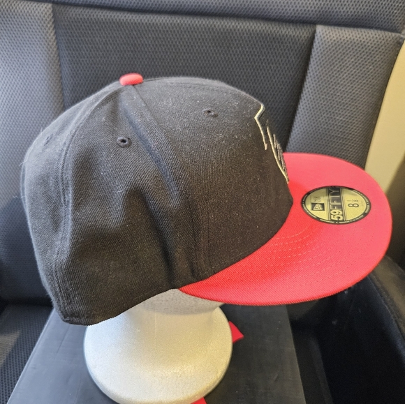 New Era Black Red Cap 59Fifty 5950 Hat Size 8 1/8 Atlanta Falcons NFL - Picture 2 of 5